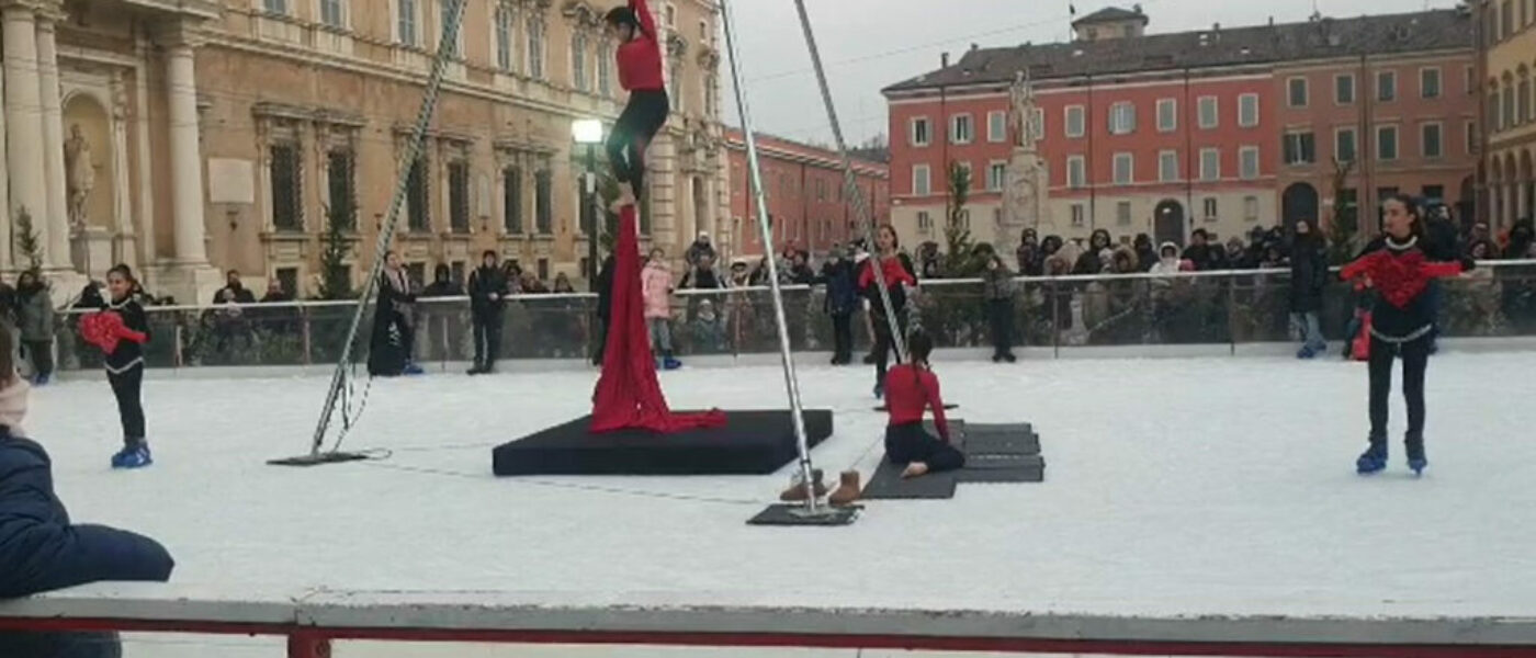 Spettacolo con “Arte Equilibra” e “Ruote Gialloblu”