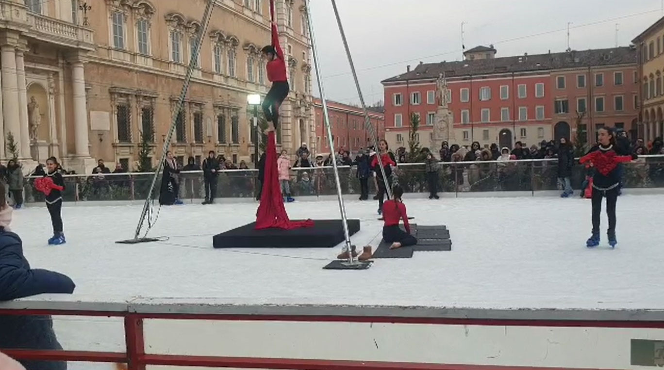 Spettacolo con “Arte Equilibra” e “Ruote Gialloblu”